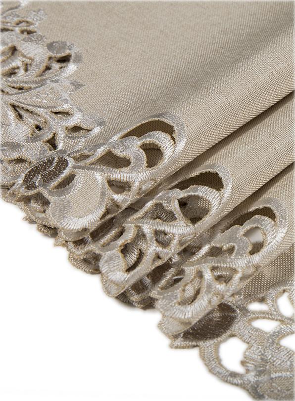 XD14039 Scrolling Rose Table Runner